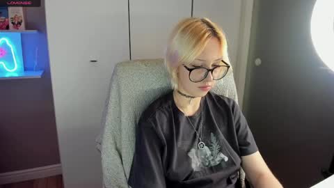 Kate online show from May 18, 8:36 pm