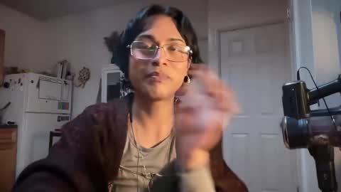 Snapshot of stargirlrising chatting on April 4, 10:18 pm STAR online show from April 4, 10:18 pm