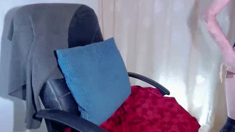 Snapshot of starlightheaven chatting on October 7, 2:53 am Angela online show from October 7, 2:53 am