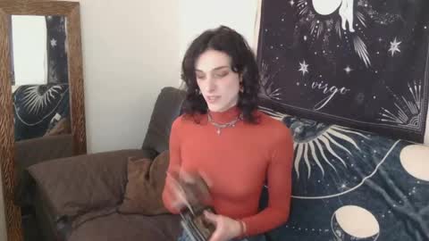 Snapshot of starry_soul chatting on April 20, 7:37 pm Evan online show from April 20, 7:37 pm