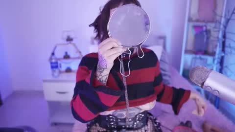 Yoko online show from December 5, 8:01 am