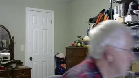 Snapshot of stasw20 chatting on February 5, 1:37 am stasw20 online show from February 5, 1:37 am