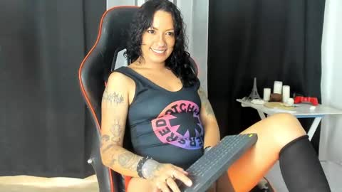 Snapshot of steamy_julia_ chatting on December 26, 4:04 pm JULIETA online show from December 26, 4:04 pm