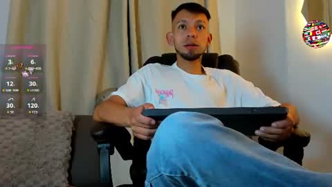 Snapshot of stebansilv_ chatting on June 19, 10:41 am Steban online show from June 19, 10:41 am