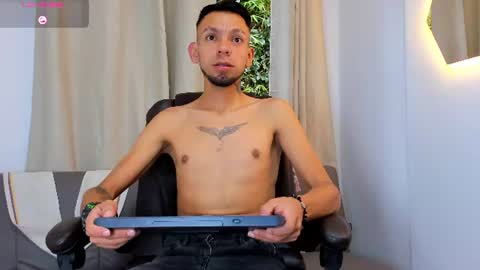 Snapshot of stebansilv_ chatting on July 4, 12:00 pm Steban online show from July 4, 12:00 pm