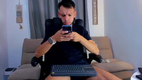 Snapshot of stebansilv_ chatting on July 12, 10:50 am Steban online show from July 12, 10:50 am