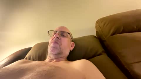 Snapshot of steel259373 chatting on April 20, 4:15 am steel259373 online show from April 20, 4:15 am