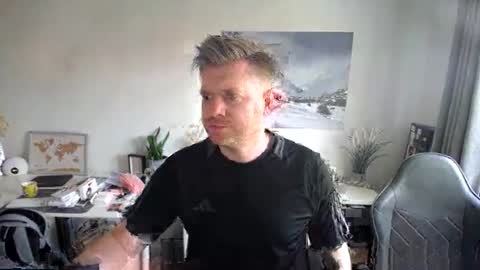 steelk2010 online show from April 27, 11:52 am