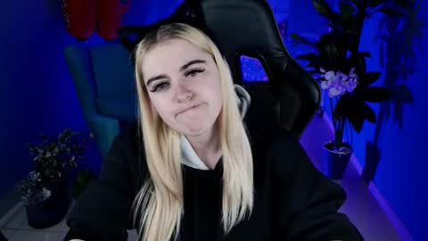 stef_nicks online show from September 28, 9:58 am