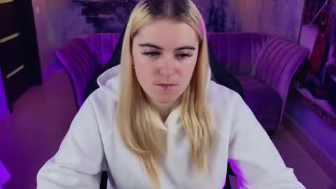 stef_nicks online show from October 12, 5:39 am