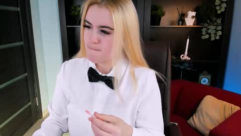 stef_nicks online show from November 21, 5:17 am