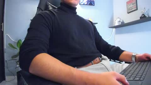 Snapshot of stefann_salvatore chatting on March 26, 1:44 am Stefann Salvatore online show from March 26, 1:44 am