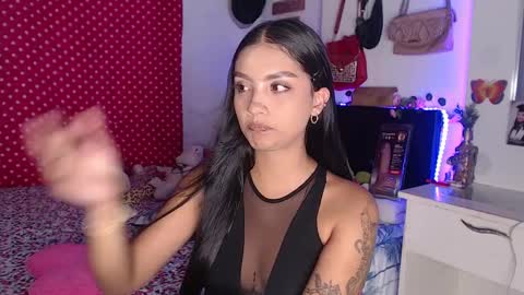 Im MiaIts my first day here  online show from December 20, 10:43 pm