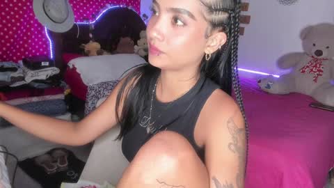 Im MiaIts my first day here  online show from February 6, 11:26 pm