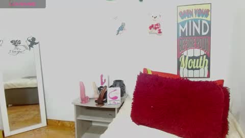 Snapshot of stefanny_taylor chatting on December 6, 5:11 pm Stefanny online show from December 6, 5:11 pm