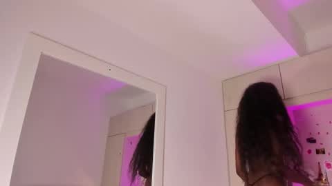 stefannyevans_ online show from November 20, 1:00 pm