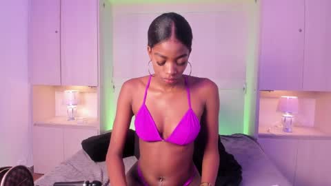 stefannyevans_ online show from June 6, 12:43 pm