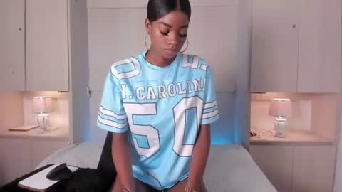 stefannyevans_ online show from June 16, 2:09 pm