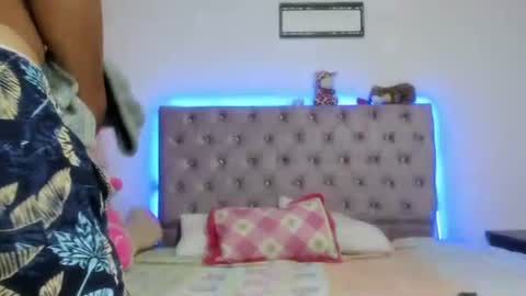 Snapshot of stefany_andruw chatting on October 14, 2:07 pm stefany_andruw online show from October 14, 2:07 pm