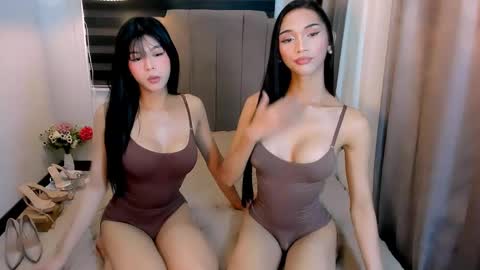 Snapshot of steffani_deluxe chatting on April 17, 4:04 am STEF online show from April 17, 4:04 am
