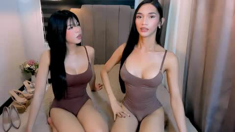 Snapshot of steffani_deluxe chatting on April 18, 3:32 am STEF online show from April 18, 3:32 am