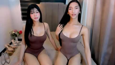 Snapshot of steffani_deluxe chatting on April 21, 4:19 am STEF online show from April 21, 4:19 am