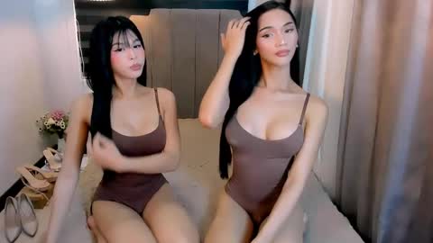 Snapshot of steffani_deluxe chatting on April 23, 5:08 am STEF online show from April 23, 5:08 am