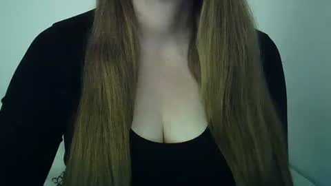 Snapshot of stefffa8009 chatting on April 5, 9:39 am stefffa8009 online show from April 5, 9:39 am