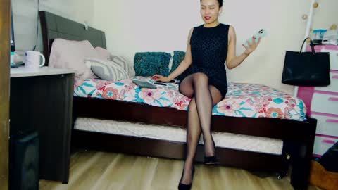 Snapshot of stefi_alizon chatting on December 2, 3:47 am Zuly online show from December 2, 3:47 am