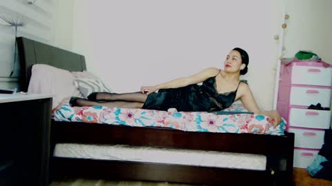 Snapshot of stefi_alizon chatting on December 4, 6:55 am Zuly online show from December 4, 6:55 am