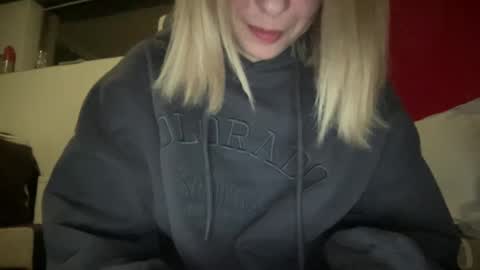 Snapshot of stefy_glow chatting on February 19, 7:48 pm stefy_glow online show from February 19, 7:48 pm