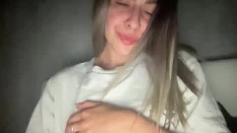 Snapshot of stefy_glow chatting on September 16, 8:32 pm stefy_glow online show from September 16, 8:32 pm