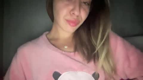 Snapshot of stefy_glow chatting on November 4, 9:25 pm stefy_glow online show from November 4, 9:25 pm