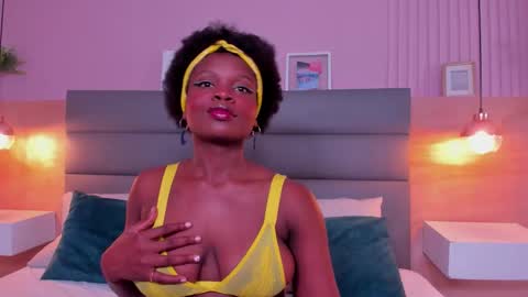 Snapshot of stela_ebony chatting on October 18, 3:24 pm STELA online show from October 18, 3:24 pm