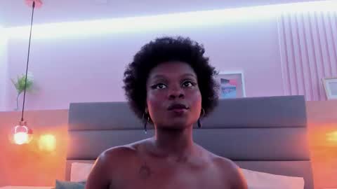 Snapshot of stela_ebony chatting on October 19, 1:45 pm STELA online show from October 19, 1:45 pm