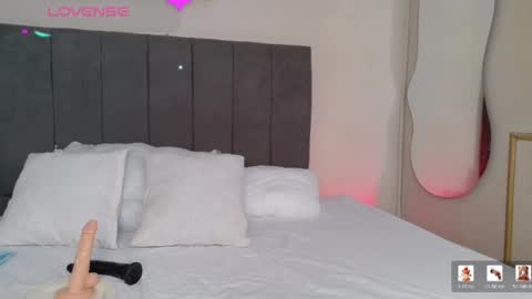Snapshot of stella_luxury chatting on June 5, 12:33 pm Stella online show from June 5, 12:33 pm