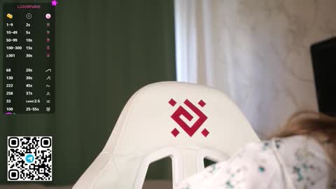 Snapshot of stella_of_steel chatting on October 26, 10:10 am Stella online show from October 26, 10:10 am