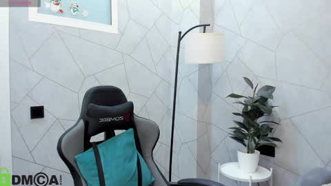 Stella online show from February 11, 9:36 am