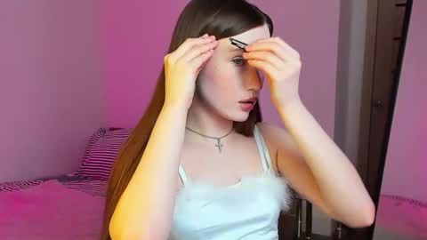 Snapshot of stella_sunny chatting on October 22, 6:18 pm stella_sunny online show from October 22, 6:18 pm