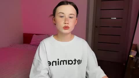 Snapshot of stella_sunny chatting on November 2, 12:46 am stella_sunny online show from November 2, 12:46 am