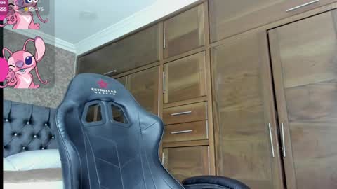 Estella online show from December 14, 8:51 pm