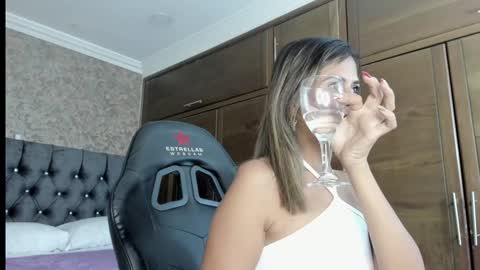 Estella online show from January 3, 11:12 pm