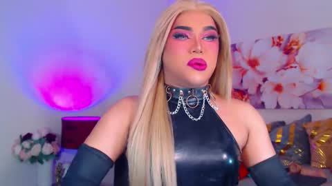 Snapshot of stellagrayts chatting on October 8, 10:02 am CALL ME STELLA online show from October 8, 10:02 am