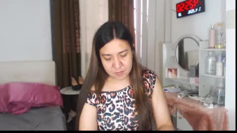 Snapshot of stellahugets chatting on April 7, 8:26 am Stella online show from April 7, 8:26 am