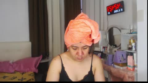 Snapshot of stellahugets chatting on June 12, 8:24 am Stella online show from June 12, 8:24 am
