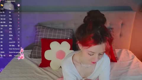 Snapshot of stellamontis chatting on March 26, 3:45 am Stella online show from March 26, 3:45 am