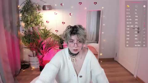 stellamoore_ online show from February 9, 6:50 am