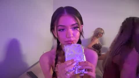 stellapearl online show from September 20, 5:41 am