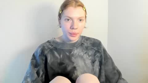 S T E L L A online show from November 11, 9:53 am