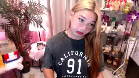 Snapshot of stellaxtemptationx chatting on April 17, 12:46 am Stella sweet online show from April 17, 12:46 am